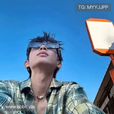 薄霜凤